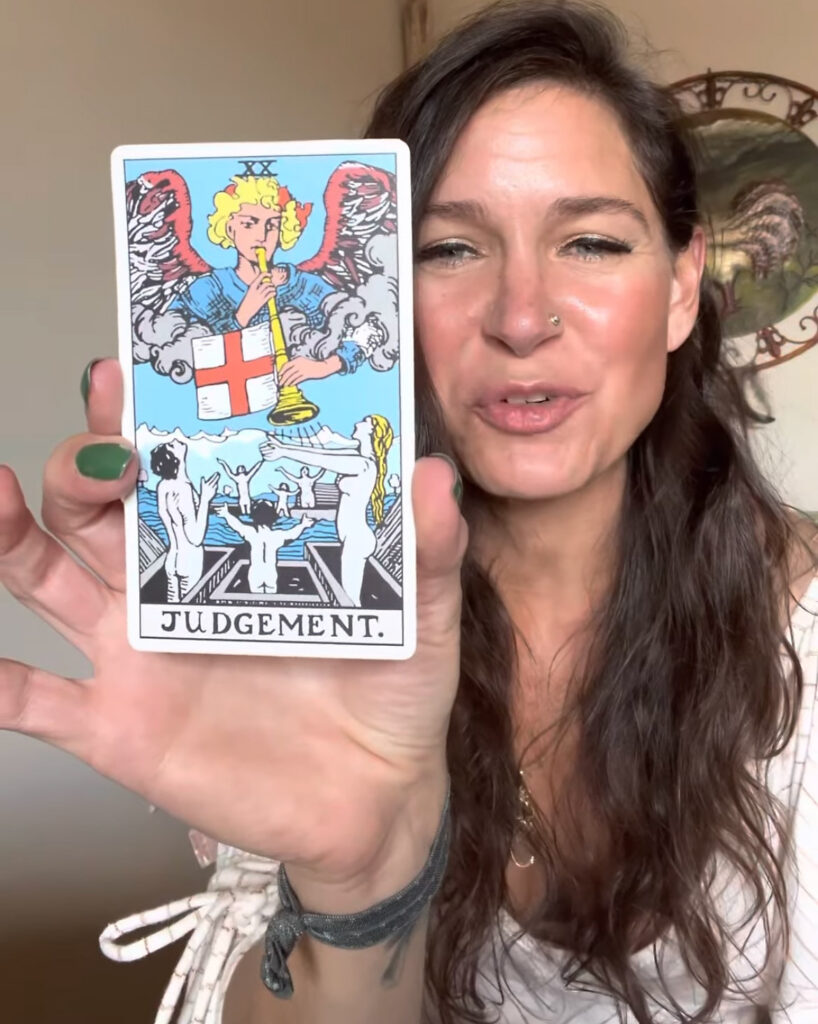 Hannah Reading Tarot - A Hollow Bone - Video Reading