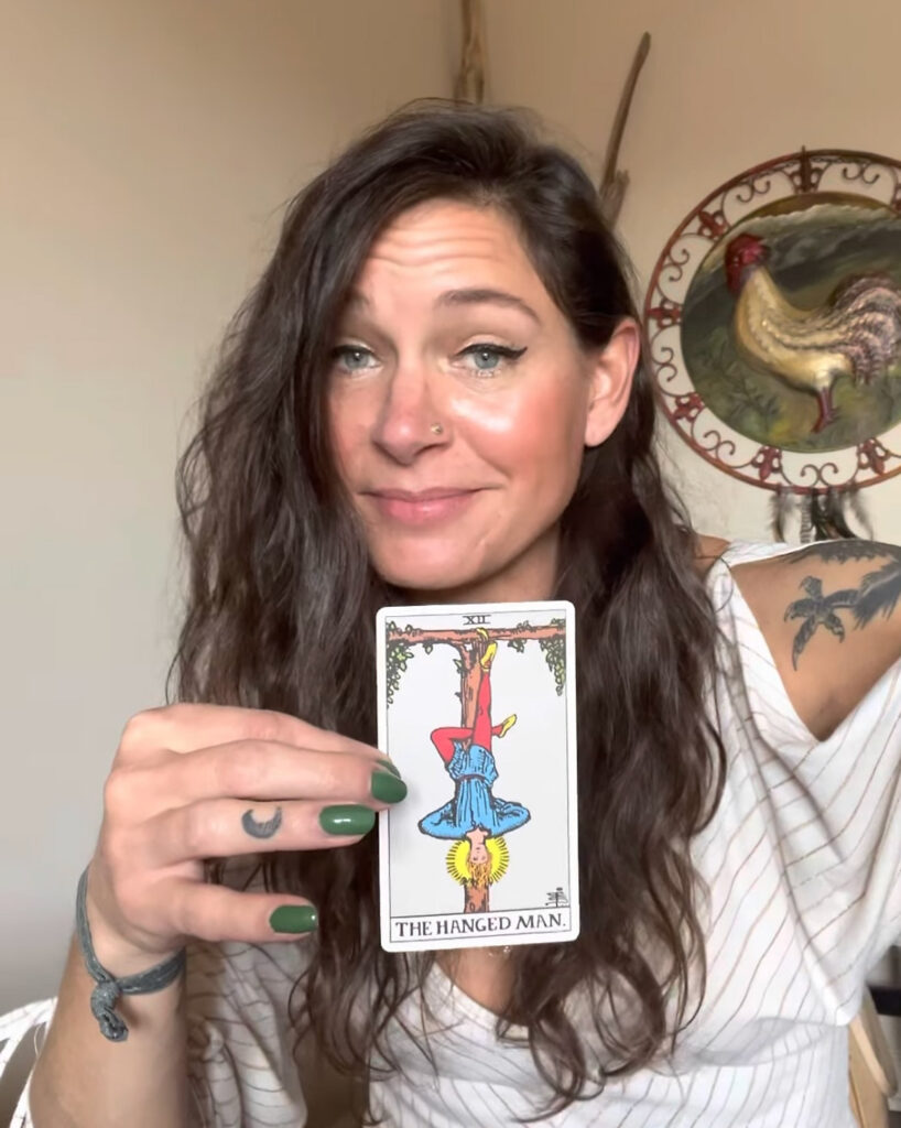 Hannah Reading Tarot - A Hollow Bone - Video Reading